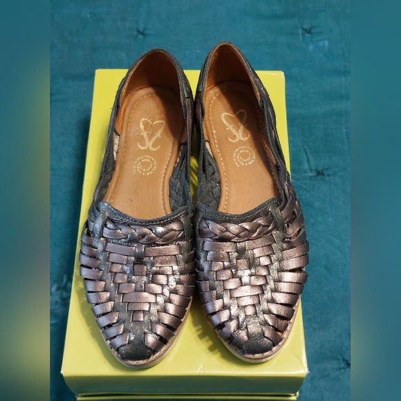 Fiesta Feet Leather Huarache - Picture 1 of 4